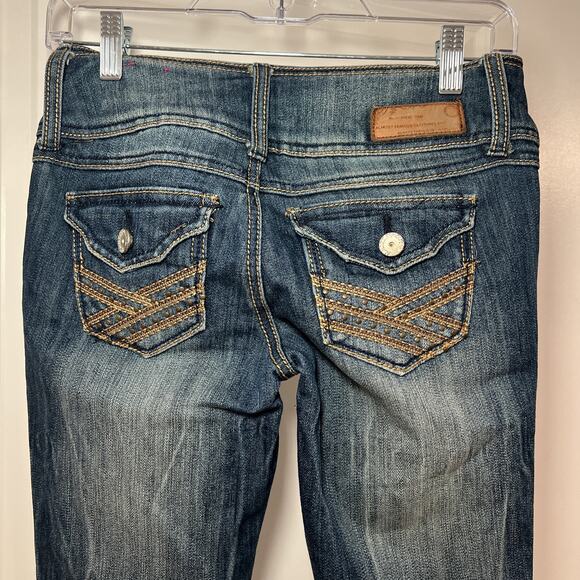 Almost Famous Denim Jeans Skinny Women’s Size 1 Blue Distressed Raw Hem - Picture 5 of 8